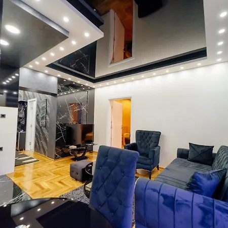 Elena Lux 2 Apartment