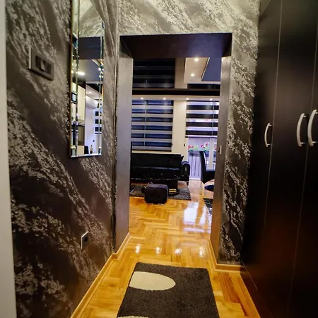 公寓 Elena Lux 2 *