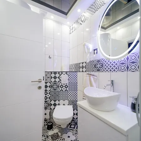 アパート Elena Lux 2