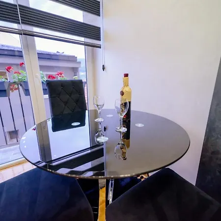 アパート Elena Lux 2